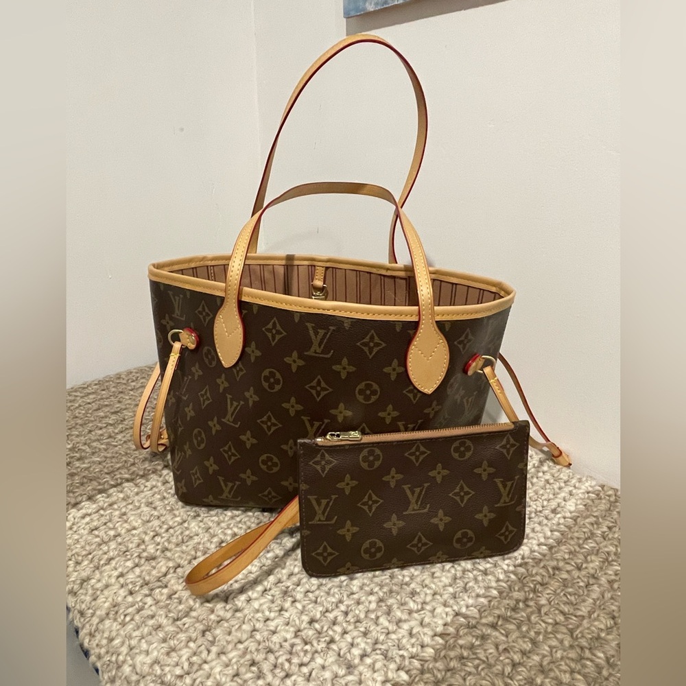 Louis Vuitton Neverfull PM monogrammed bag